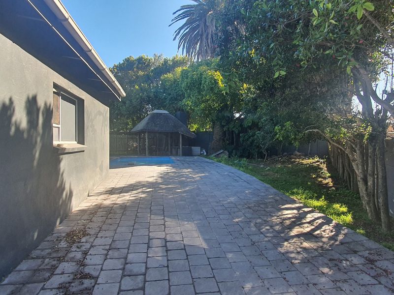 Three-bedroom ground floor home on a rare 1400m2 stand in sought-after central Mossel Bay, Linkside - Photo 10