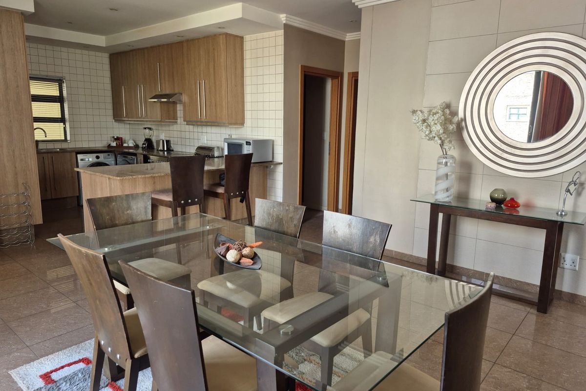 Lock Up And Go! Luxury Investment. - Photo 2