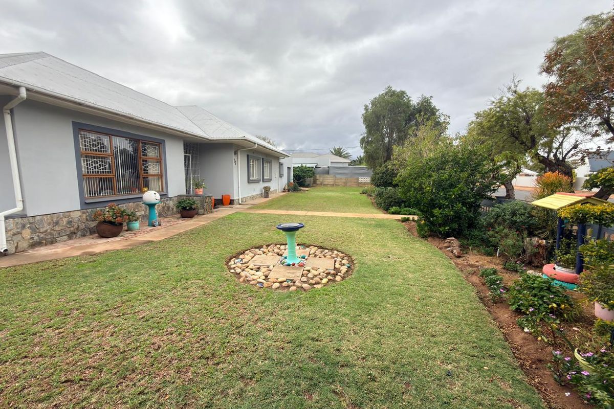 Spacious Corner Stand with Endless Potential in Rouxpark - Photo 2