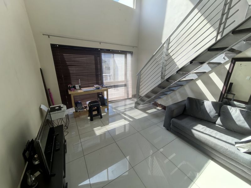 Secure Modern Loft Apartment with forever views - Photo 10
