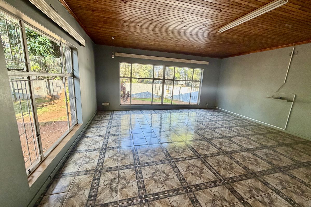 Family home with flat for sale , in Louis Trichardt - Photo 3