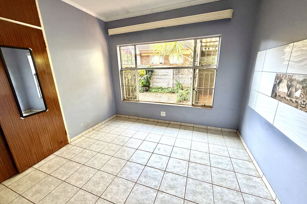 Family home with flat for sale , in Louis Trichardt - Photo 4