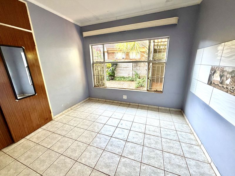 Family home with flat for sale , in Louis Trichardt - Photo 4