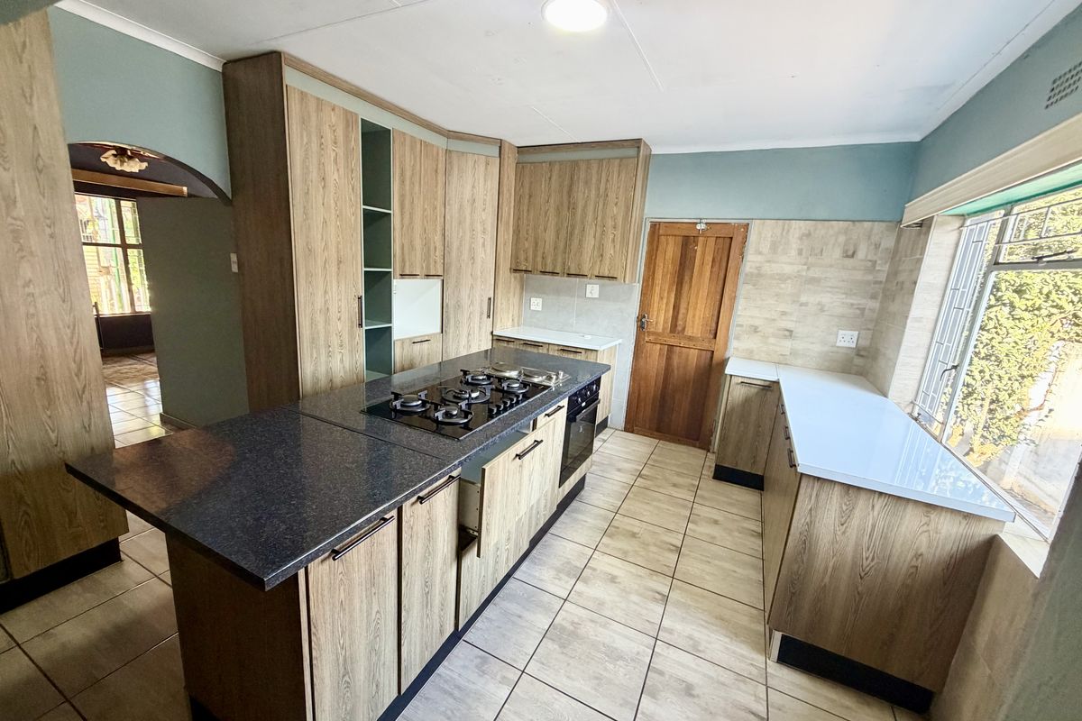 Family home with flat for sale , in Louis Trichardt - Photo 2