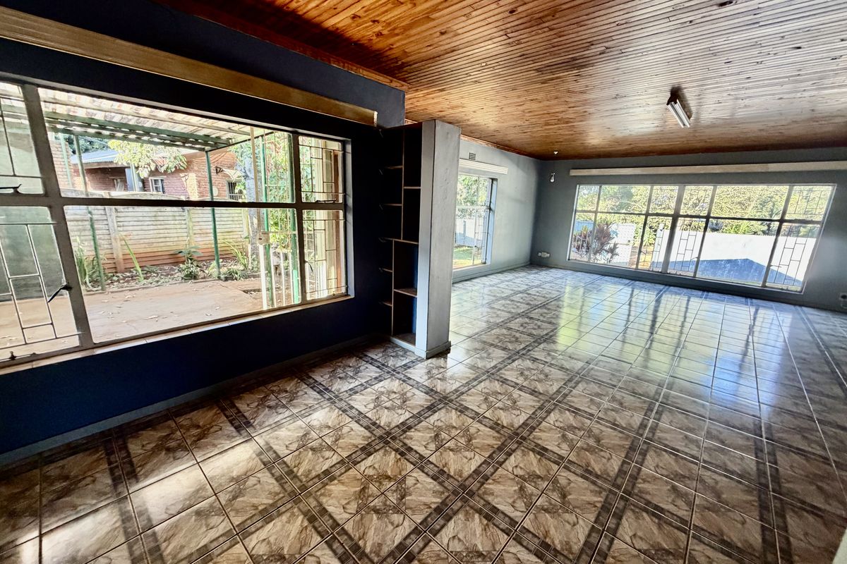 Family home with flat for sale , in Louis Trichardt - Photo 5