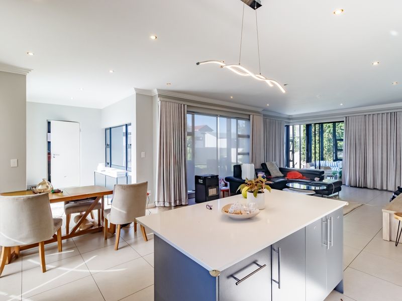 Spacious 4-Bedroom Home Featuring Seamless Indoor-Outdoor Entertaining - Photo 9