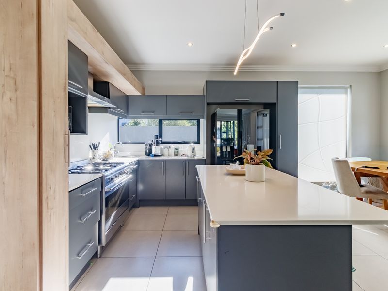 Spacious 4-Bedroom Home Featuring Seamless Indoor-Outdoor Entertaining - Photo 8