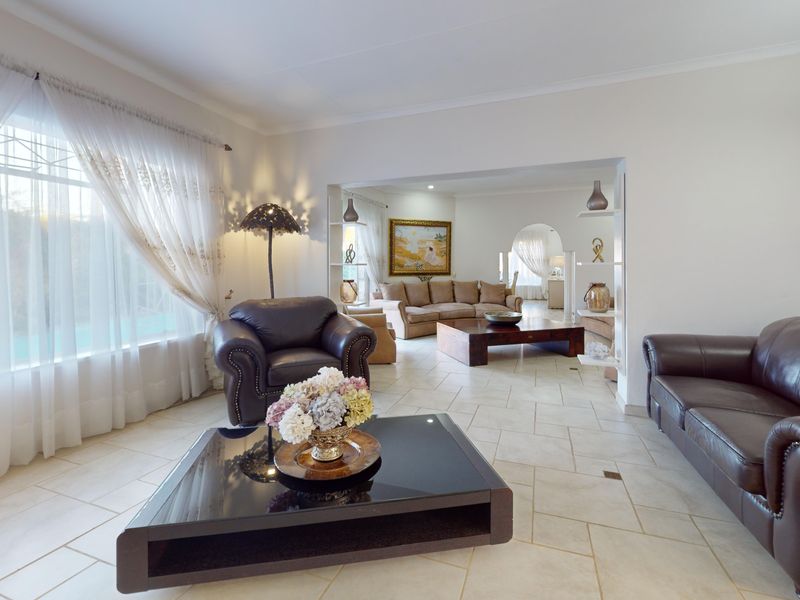 Family Living at Its Finest  – With Flatlet Starting to Bid from R1 550 000 - Photo 8