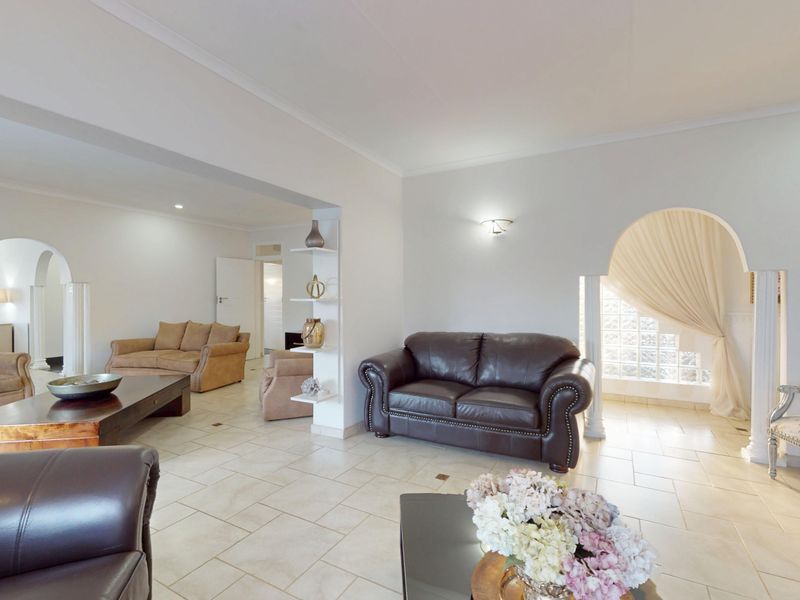 Family Living at Its Finest  – With Flatlet Starting to Bid from R1 550 000 - Photo 6