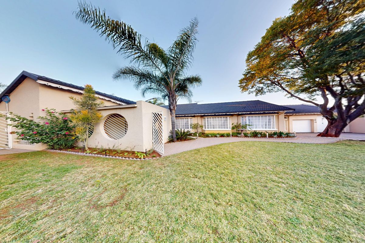Family Living at Its Finest  – With Flatlet Starting to Bid from R1 550 000 - Photo 2