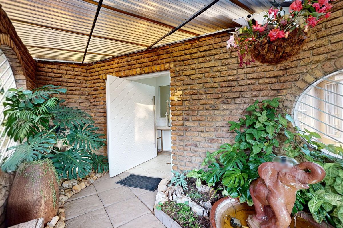 Family Living at Its Finest  – With Flatlet Starting to Bid from R1 550 000 - Photo 3