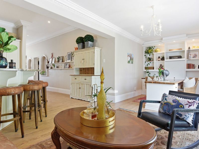 Character home with flatlets - Photo 8
