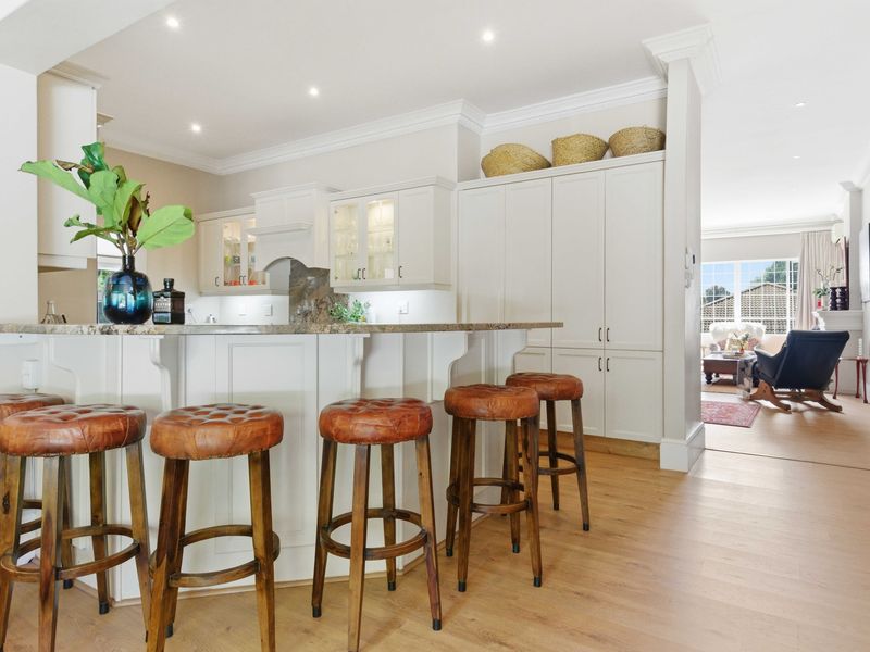 Character home with flatlets - Photo 10