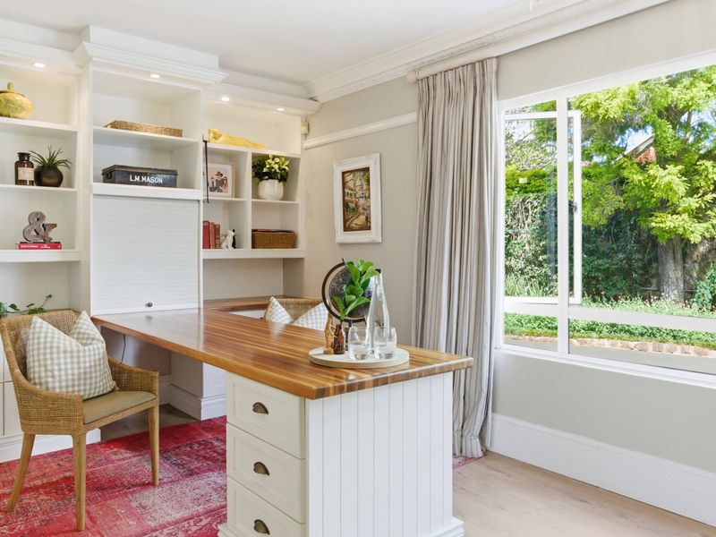 Character home with flatlets - Photo 9