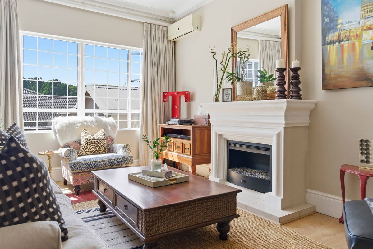 Character home with flatlets - Photo 5