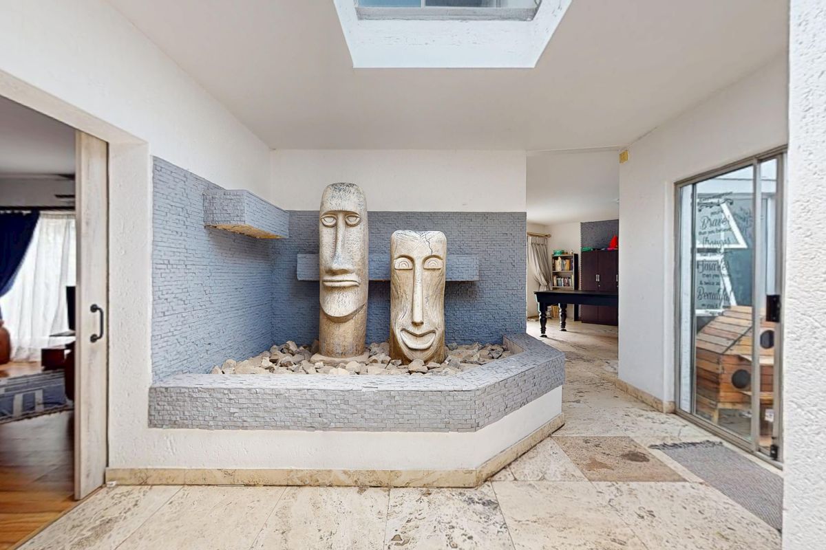 5-Bedroom Estate Home Offering Secure Living & Exceptional Entertaining Space - Photo 4