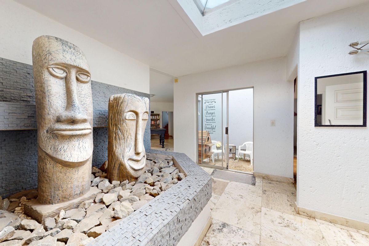 5-Bedroom Estate Home Offering Secure Living & Exceptional Entertaining Space - Photo 5