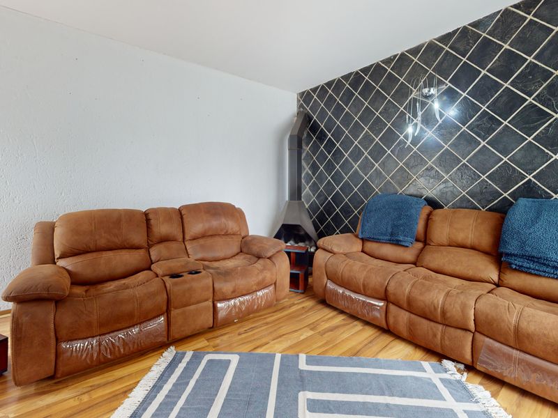5-Bedroom Estate Home Offering Secure Living & Exceptional Entertaining Space - Photo 10