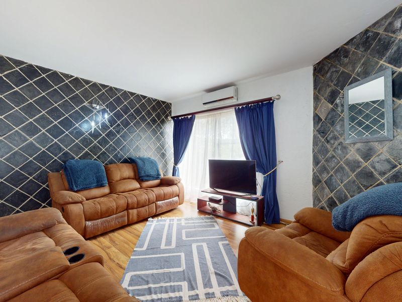 5-Bedroom Estate Home Offering Secure Living & Exceptional Entertaining Space - Photo 9