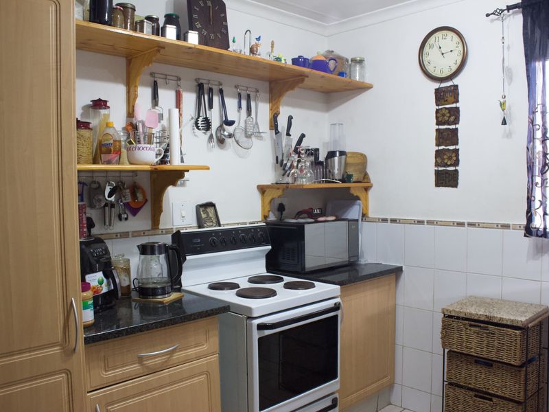 Beautiul 3 bedroom house in Rhodesfield - Photo 5