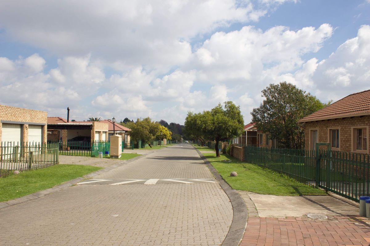 Beautiul 3 bedroom house in Rhodesfield - Photo 3