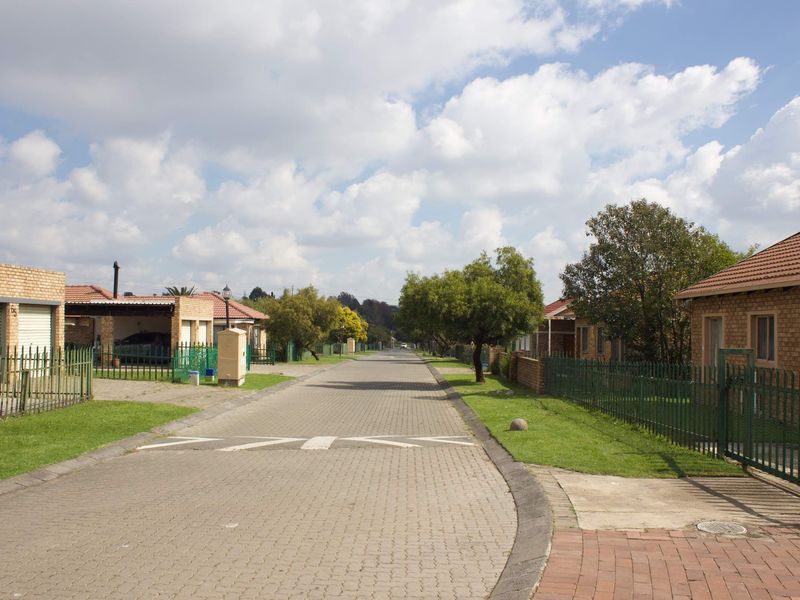 Beautiul 3 bedroom house in Rhodesfield - Photo 3
