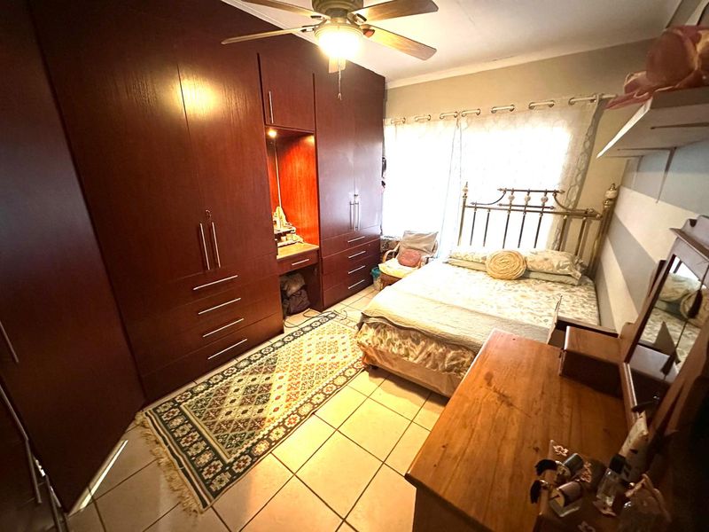 Family Living with Scenic Views, Guest Suites & Ample Parking - Photo 7