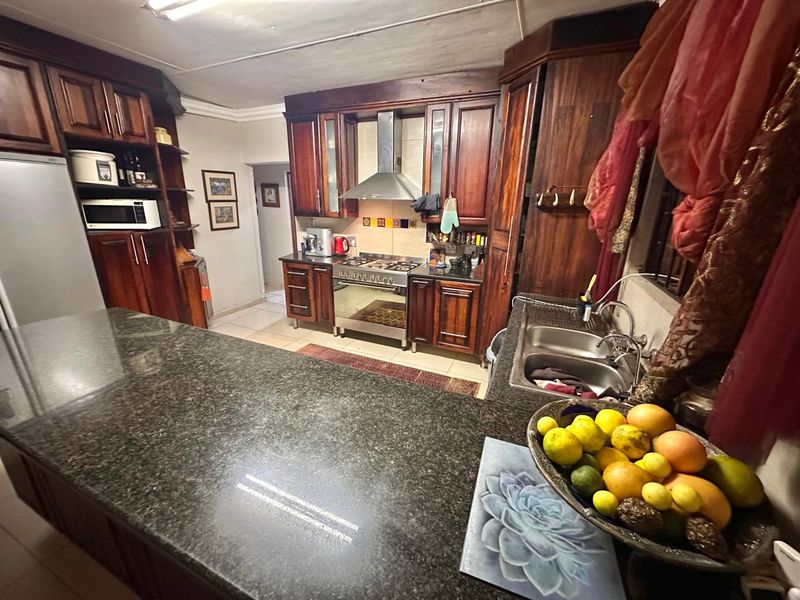 Family Living with Scenic Views, Guest Suites & Ample Parking - Photo 6