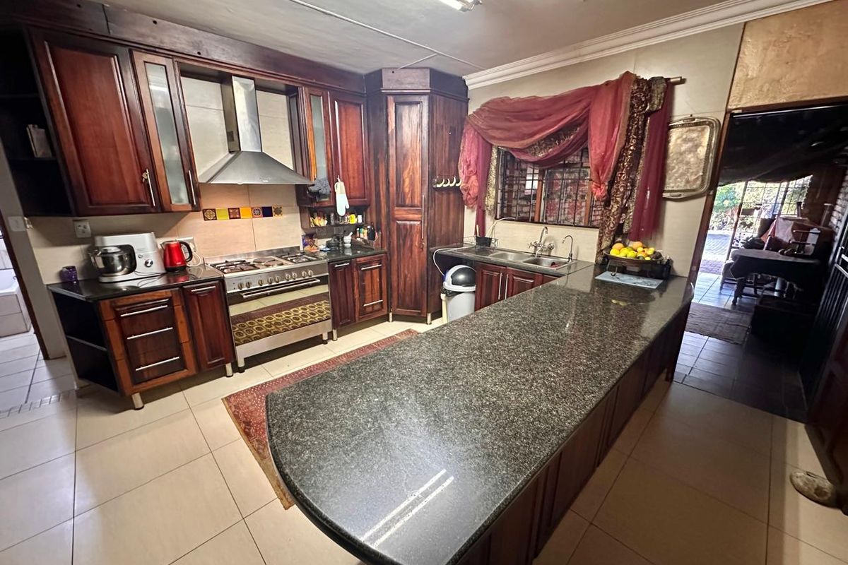 Family Living with Scenic Views, Guest Suites & Ample Parking - Photo 5