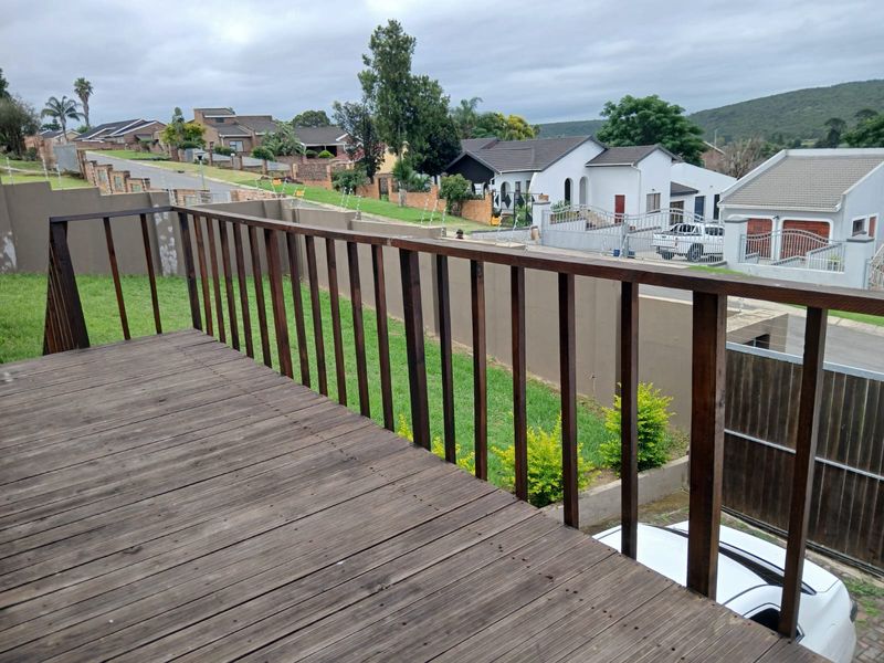 Luxury Living Meets Convenience – Modern Family Home with Views Just Minutes from Town - Photo 4