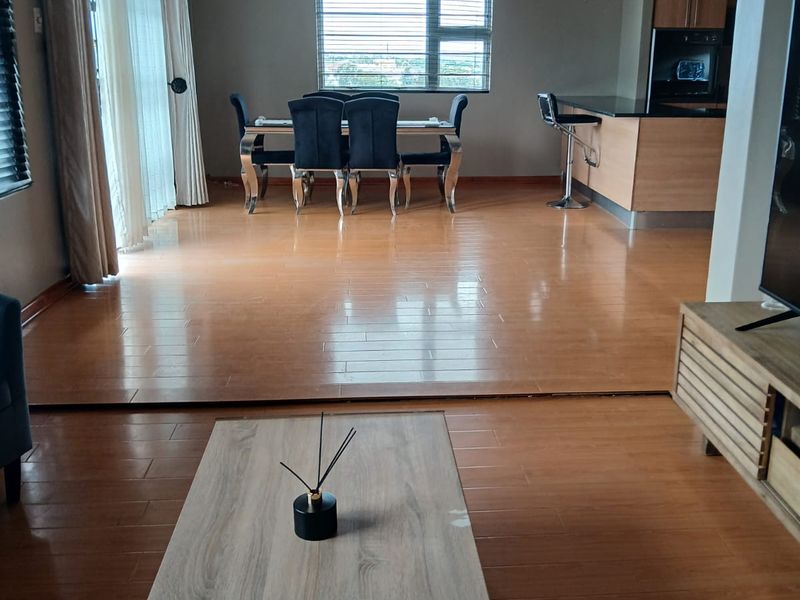 Luxury Living Meets Convenience – Modern Family Home with Views Just Minutes from Town - Photo 6
