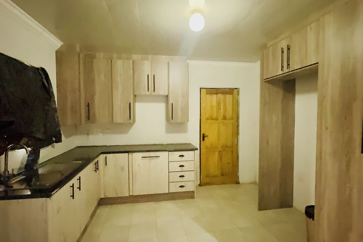 Newly renovated 2 Bedroom Home - Photo 2