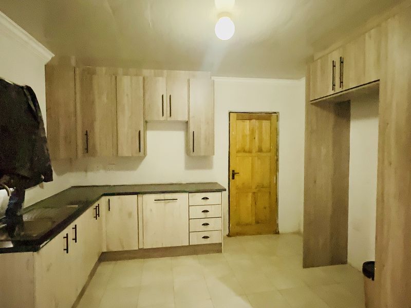 Newly renovated 2 Bedroom Home - Photo 2