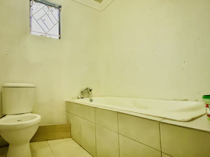 Newly renovated 2 Bedroom Home - Photo 7