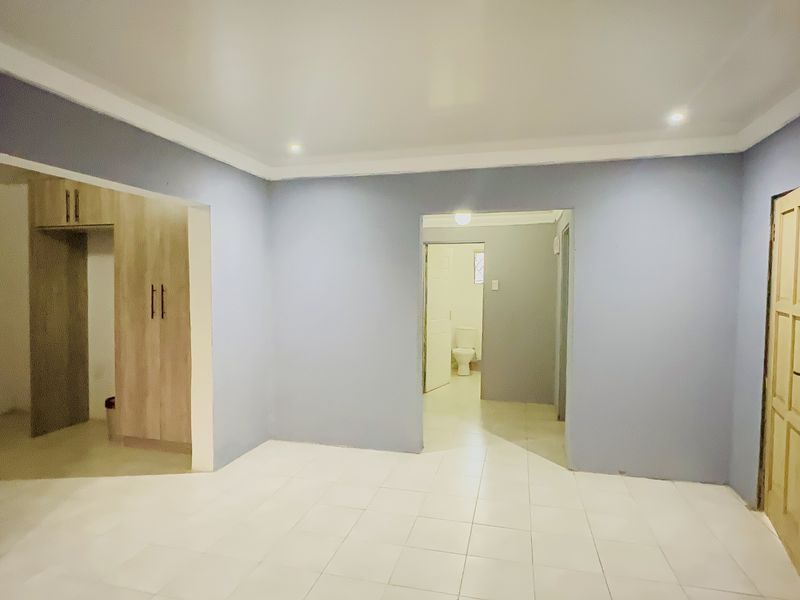 Newly renovated 2 Bedroom Home - Photo 6