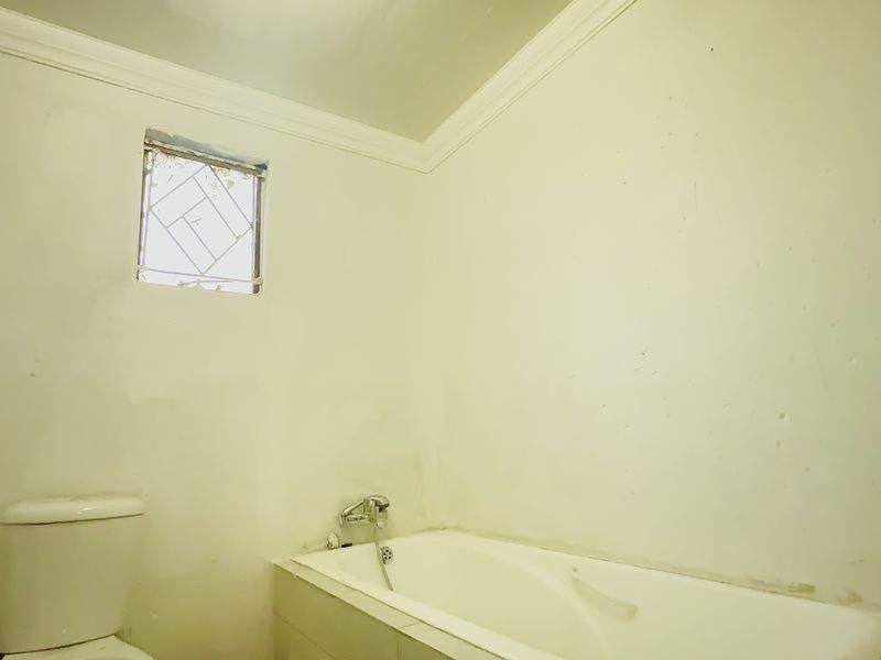 Newly renovated 2 Bedroom Home - Photo 8