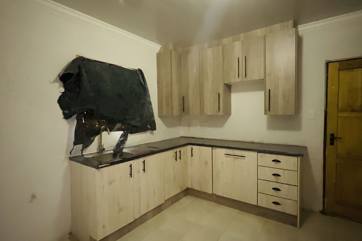 Newly renovated 2 Bedroom Home - Photo 4