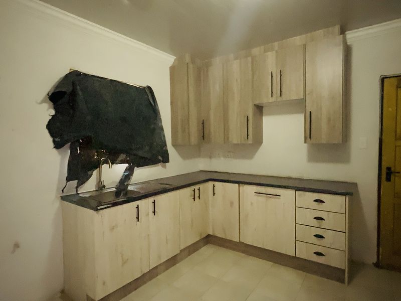 Newly renovated 2 Bedroom Home - Photo 4