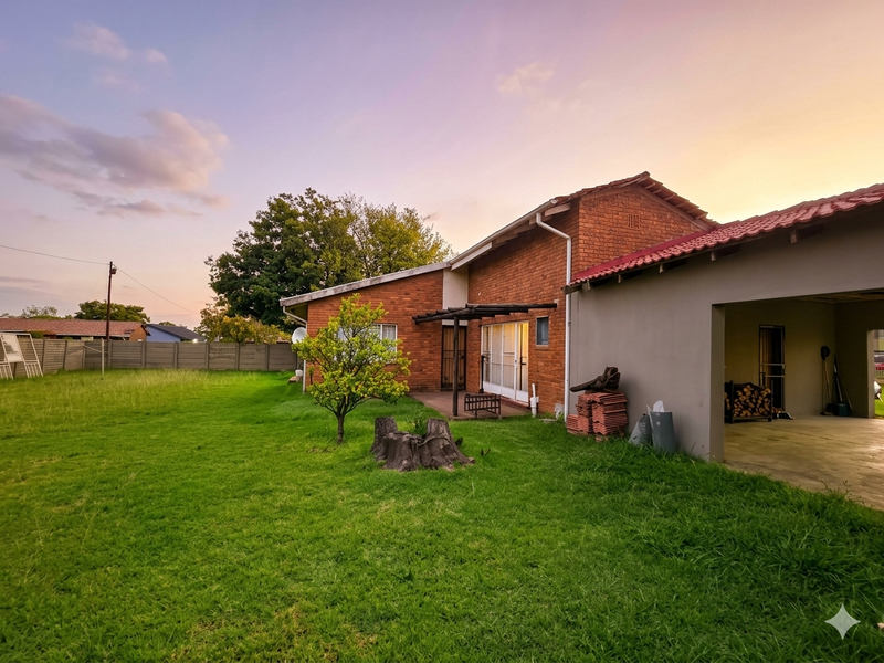 3-Bedroom Home with 1.5 Bathrooms & Single Garage in Reyno Ridge. - Photo 3
