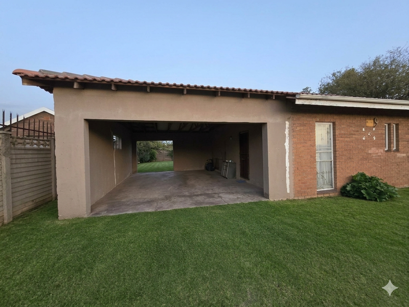 3-Bedroom Home with 1.5 Bathrooms & Single Garage in Reyno Ridge. - Photo 4