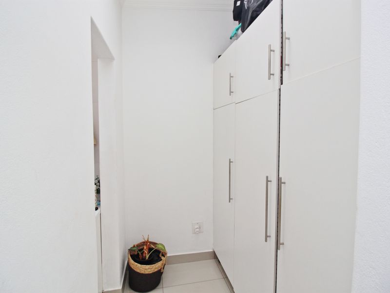 1 Bedroom Flat to Let in Highlands North - Photo 4