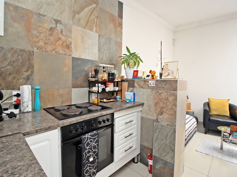 1 Bedroom Flat to Let in Highlands North - Photo 9