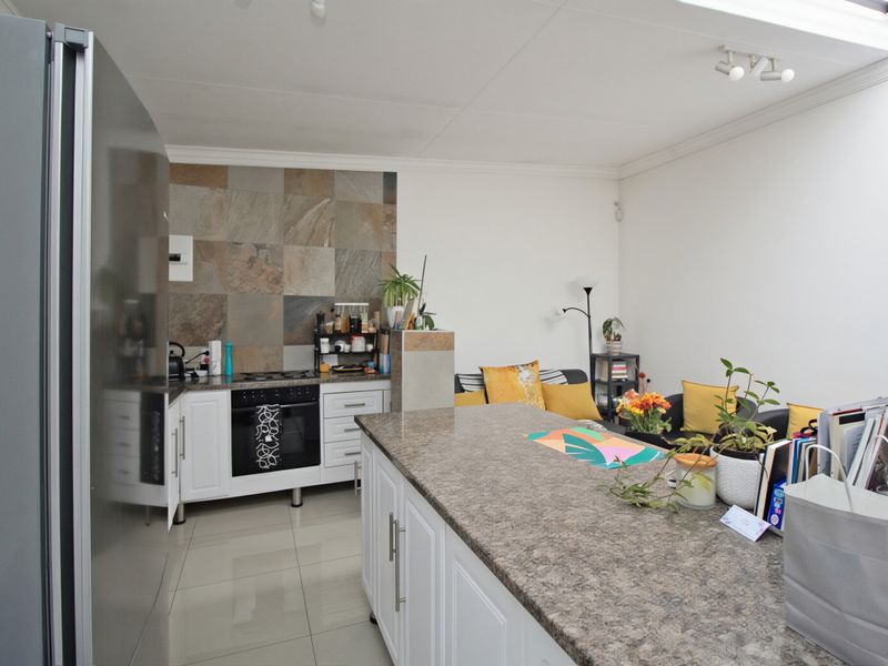 1 Bedroom Flat to Let in Highlands North - Photo 10