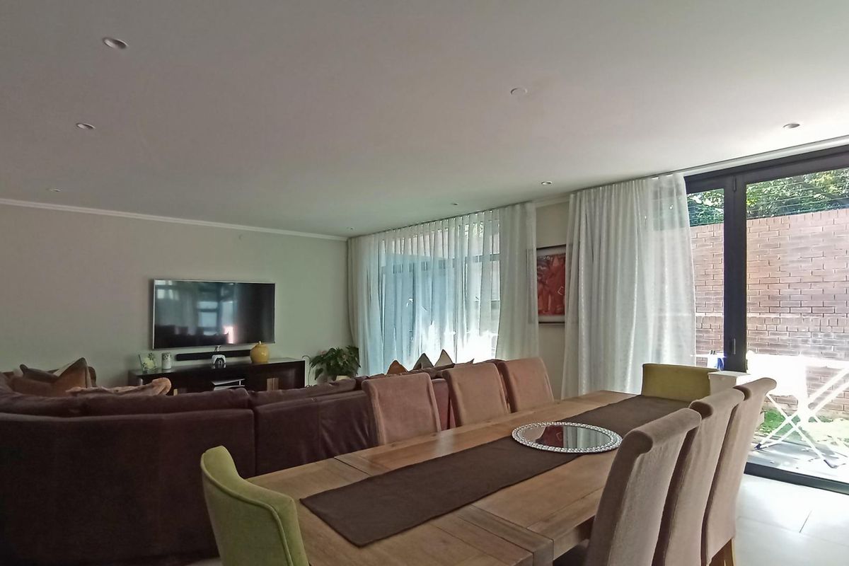 Sustainable Luxury Living | Modern 4-Bedroom Family Home in Bryanston - Photo 3