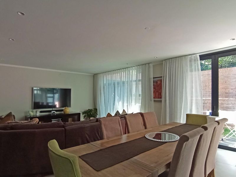 Sustainable Luxury Living | Modern 4-Bedroom Family Home in Bryanston - Photo 3