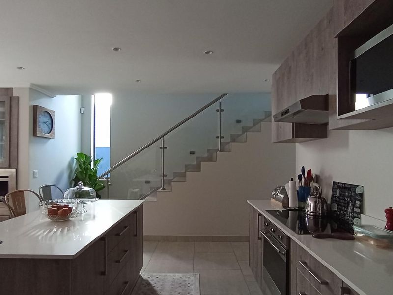Sustainable Luxury Living | Modern 4-Bedroom Family Home in Bryanston - Photo 10