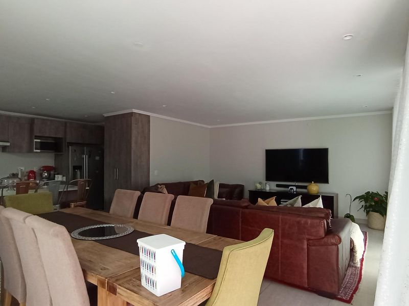 Sustainable Luxury Living | Modern 4-Bedroom Family Home in Bryanston - Photo 7
