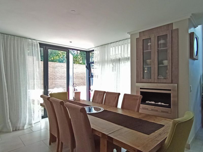 Sustainable Luxury Living | Modern 4-Bedroom Family Home in Bryanston - Photo 8