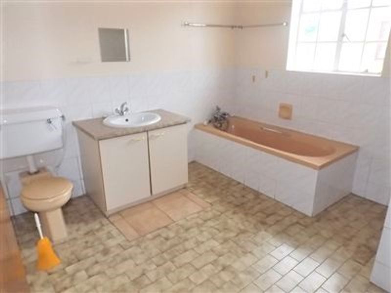 4 Bedroom house in Heuwelkruin - Photo 6
