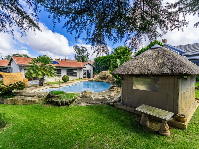 Spacious Family Living with Pool & Lapa in Mindalore - Photo 7
